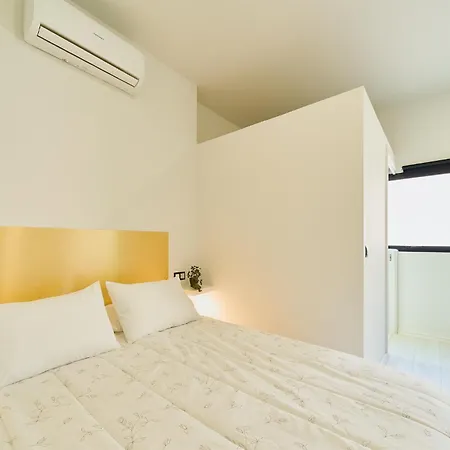 Kosta Homes - Modern Coastal Getaway 400m From Sea *