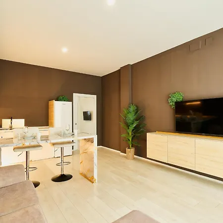 Kosta Homes - Modern Coastal Getaway 400m From Sea *