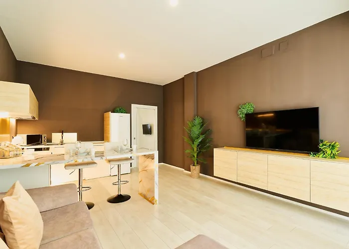 Kosta Homes - Modern Coastal Getaway 400m From Sea *