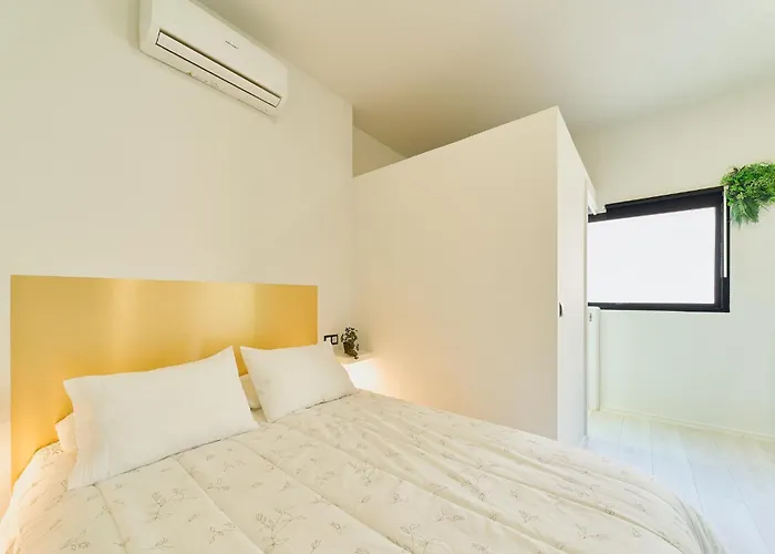 Kosta Homes - Modern Coastal Getaway 400m From Sea *