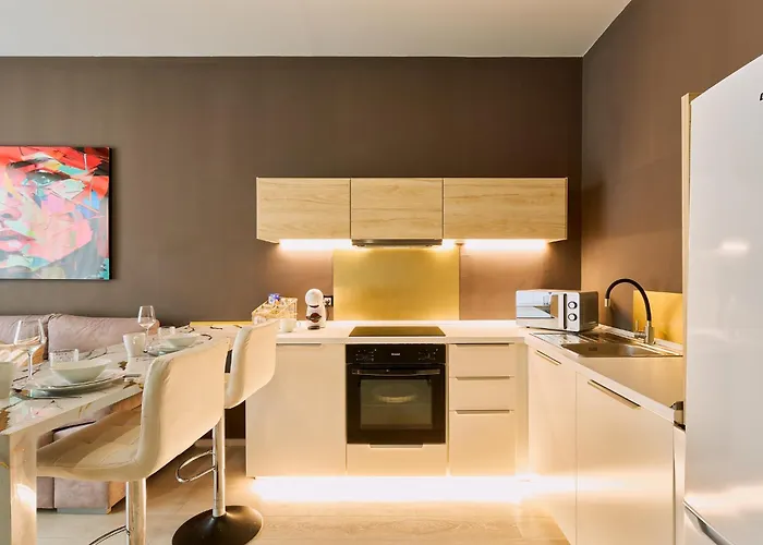 Kosta Homes - Modern Coastal Getaway 400m From Sea Apartamento