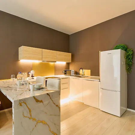 Apartament Kosta Homes - Modern Coastal Getaway 400m From Sea